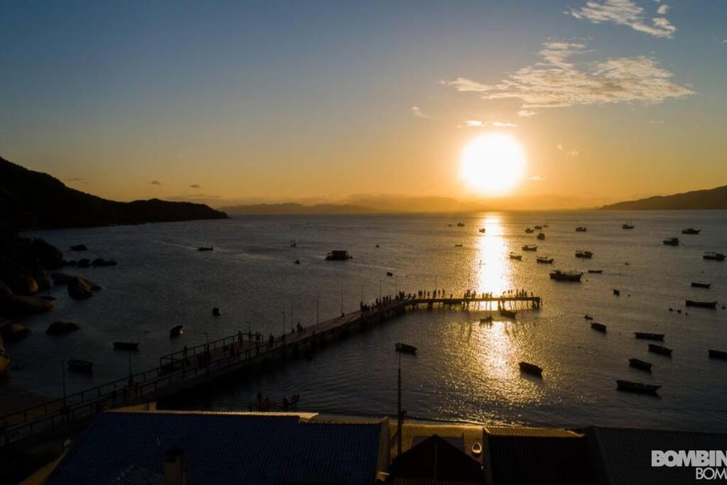 Lindo Na De Mariscal Pe Na Areia Bombinhas