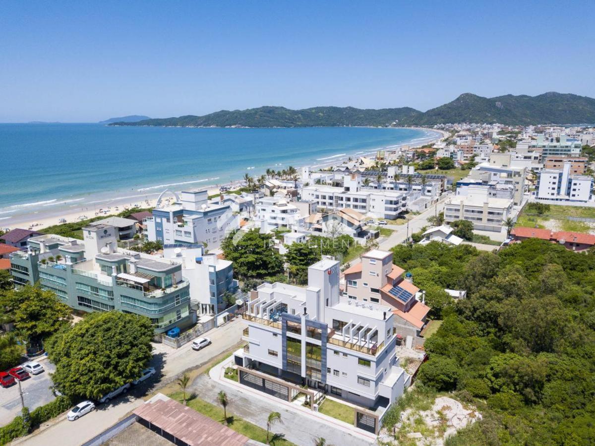 Lindo Na De Mariscal Pe Na Areia